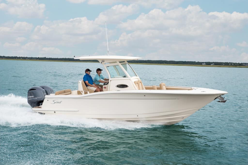 255LXF Scout white hull running shot