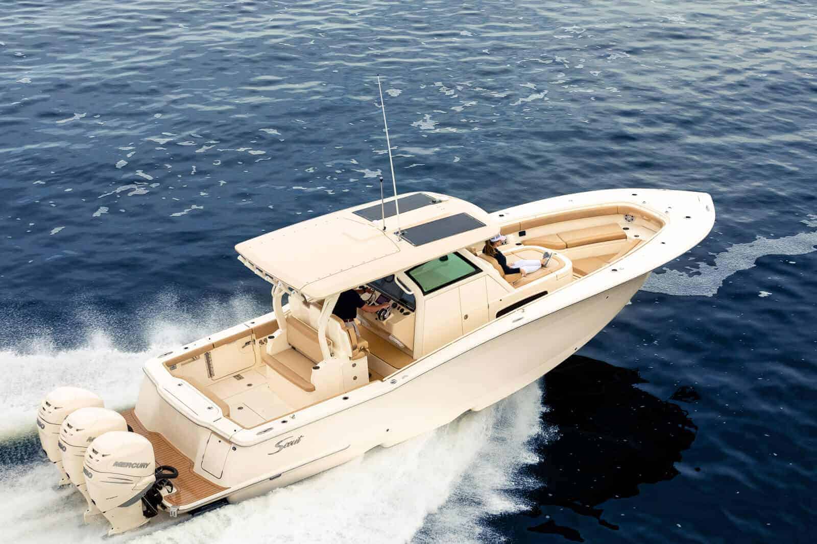 355LXF running shot shows double stepped hull