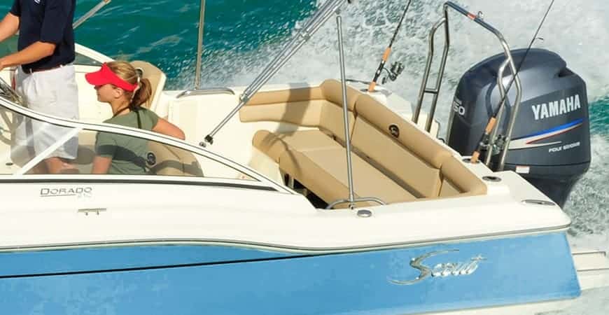 210 Dorado Transom Seating