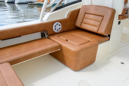 255D side aft seat out