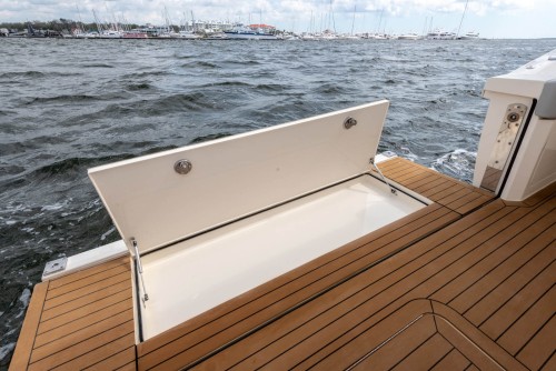 530LXF platform storage hatch