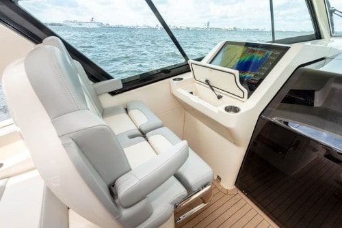 530LXF glove box open