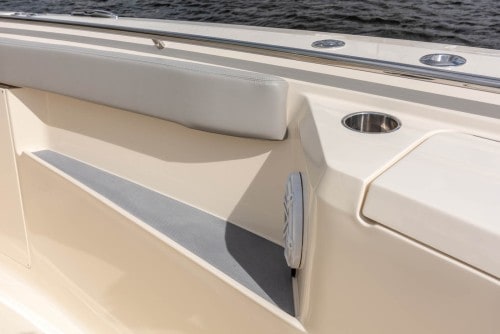 530LXF speaker and cupholder