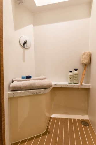 530LXF private shower