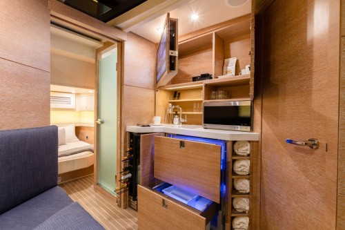 530LXF fridge and freezer open