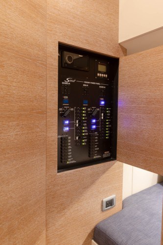 530LXF electronics panel