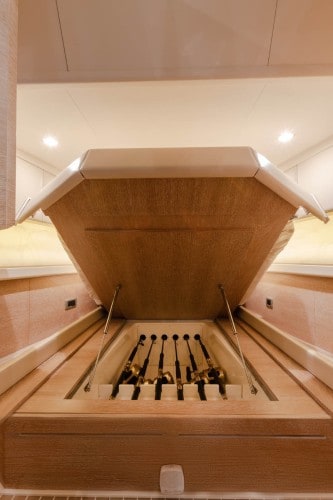 530LXF rod storage under berth