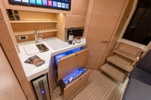 530LXF aft berth door closed