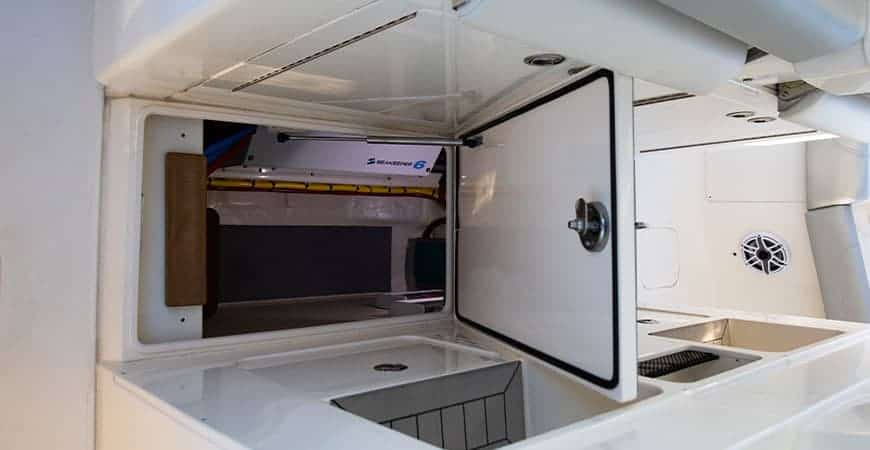 425 LXF Seakeeper Highlight