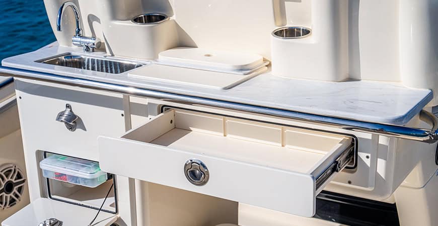 288 LXF Fiberglass Leaning Post w/ Bait Prep Station